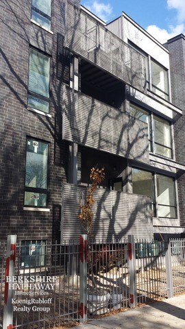 Primary Photo - 948 W Altgeld St