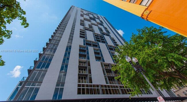 Foto del edificio - 151 SE 1st St