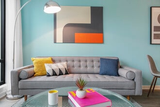 Building Photo - 915 Broad