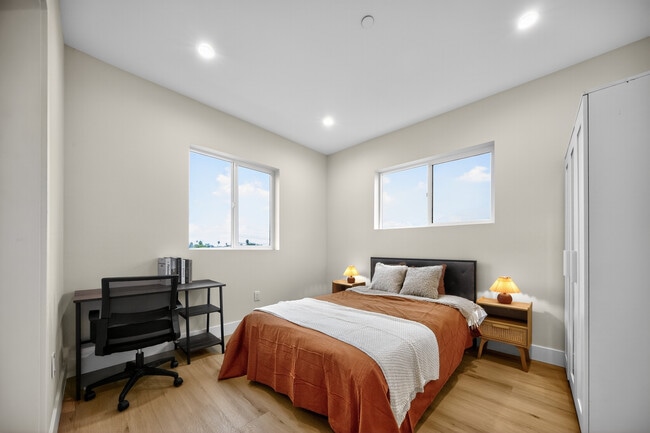 Foto del edificio - 1419 W 35th St