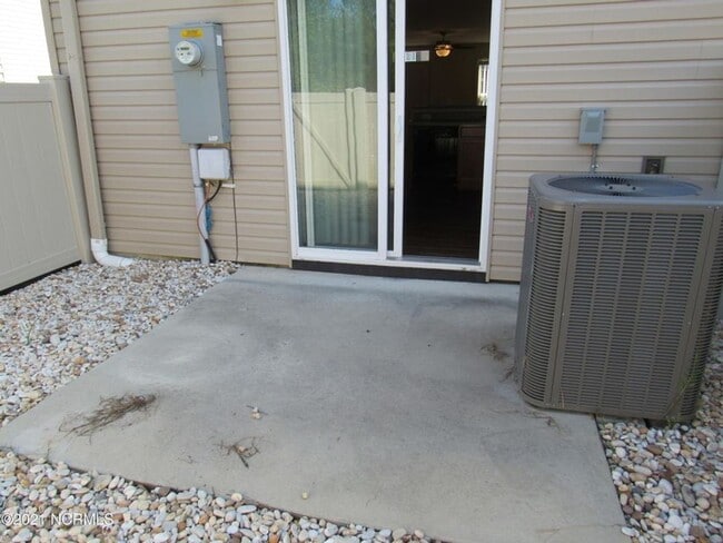Building Photo - 2 BR 1.5 BA In Boyington Place