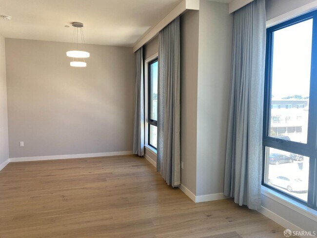 Building Photo - 2343 Taraval St