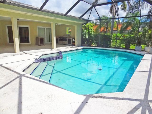 Foto principal - 11933 Waterwood Dr