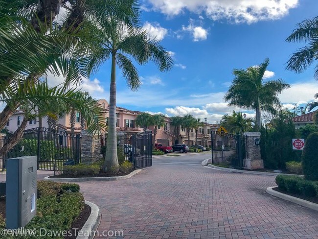 Building Photo - 3 br, 2.5 bath Townhome - 143 SW 127th Ter