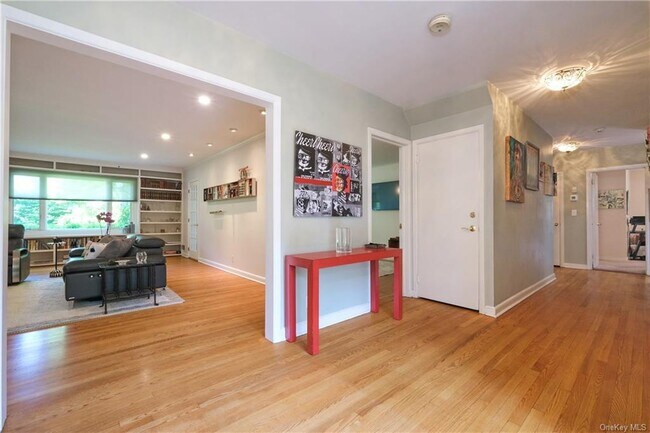 Foto del edificio - 1036 Old White Plains Rd