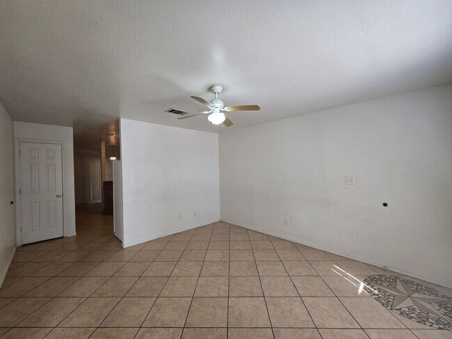 Foto del edificio - RENT REDUCTION - AVAILABLE NOW!