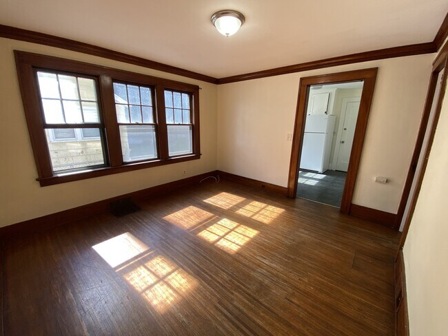 Foto del edificio - 741-743 Genesee Park Blvd