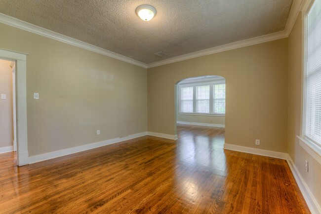 Foto del edificio - Rent reduced! Move-in Special! 1/2 off fir...