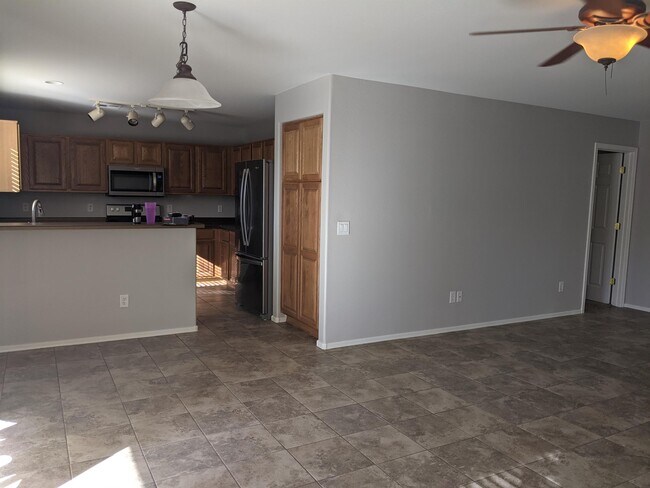 Foto del edificio - 1711 W Wilson Ave