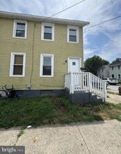 Building Photo - 225 Gibbon St
