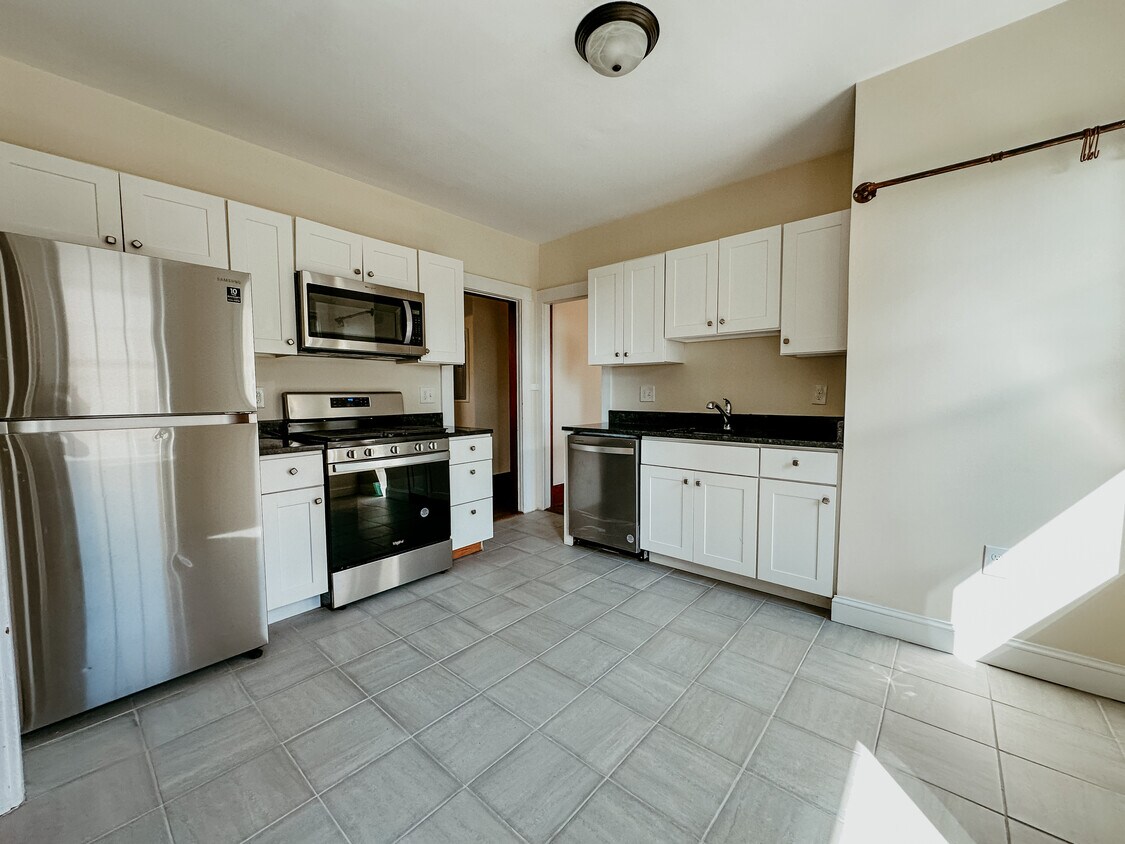 Foto principal - 34 Brooksdale Rd