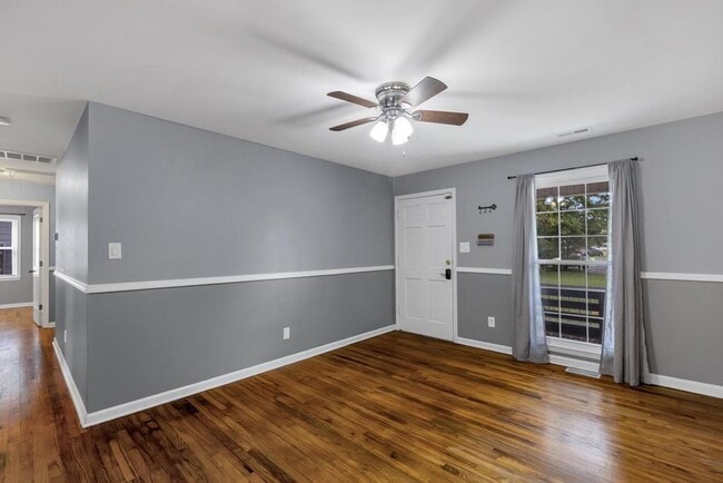 Building Photo - Adorable Brick Ranch- Piney Green Area