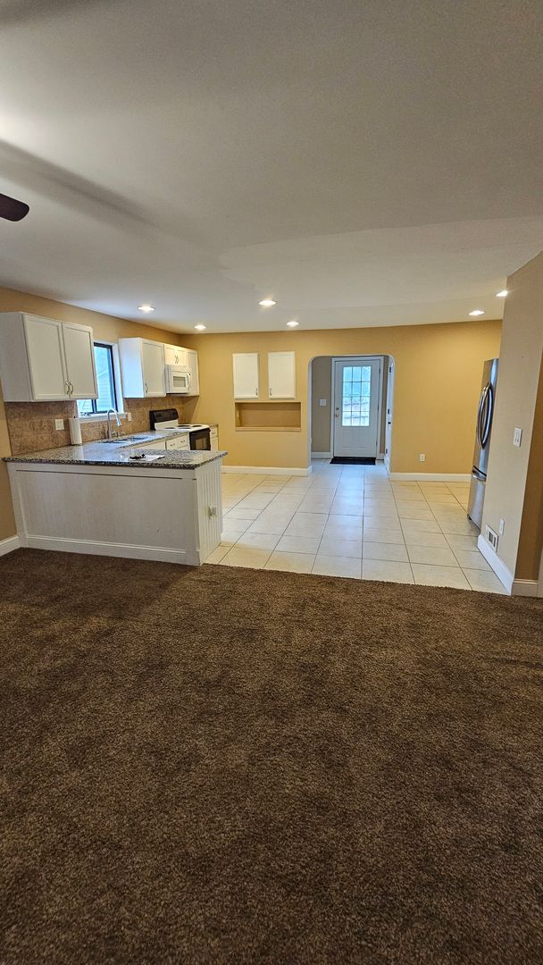 Foto del edificio - UPDATED BEAUTIFUL 3 BEDROOM/2 BATH