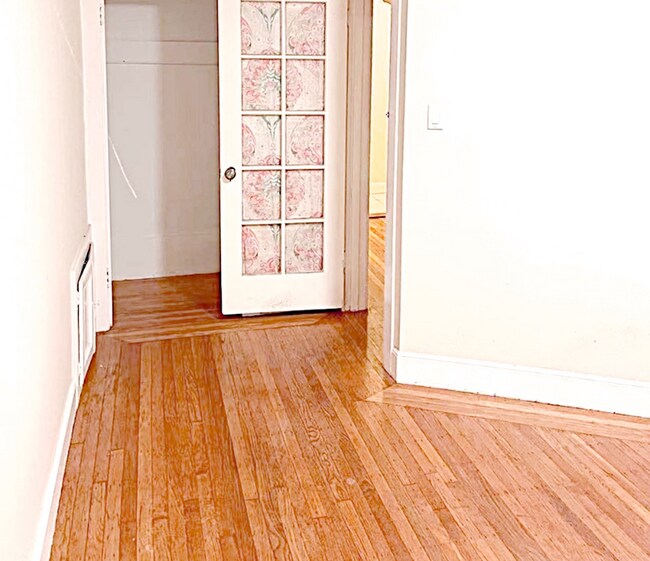 Foto del edificio - 452 Burrows St