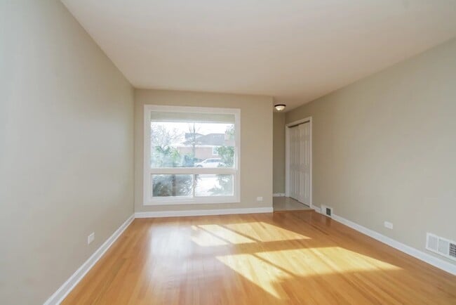 Building Photo - 5241 Lee St