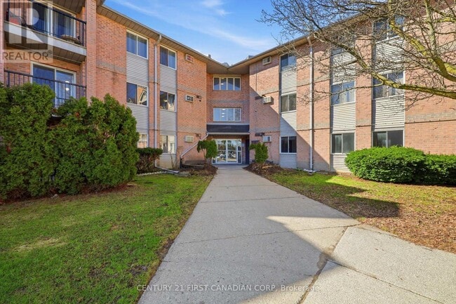Building Photo - 2228 Trafalgar St