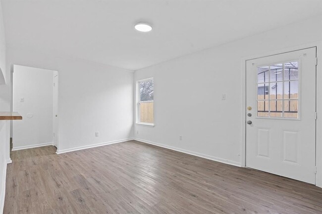 Building Photo - 6808 Wentworth Dr