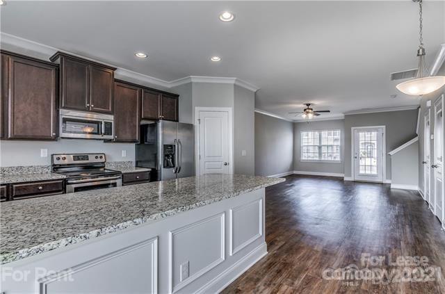Foto del edificio - 388 Halton Crossing Dr SW