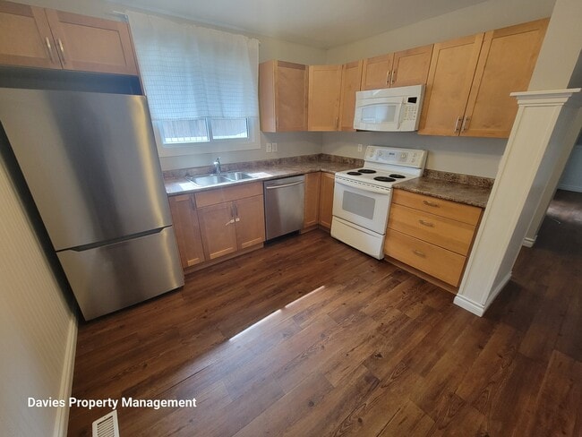 Building Photo - 128 Kaskitayo Ct NW