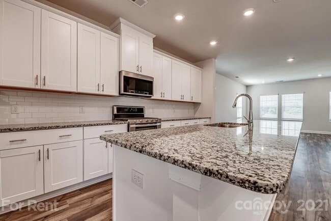 Building Photo - Room in Townhome on Tears Ln