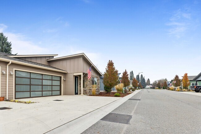 Building Photo - 9463 La Costa Ct