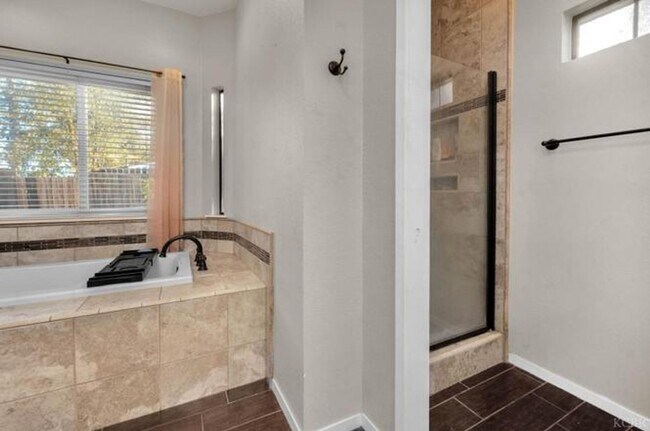 Foto del edificio - Spacious Hanford home Available soon!