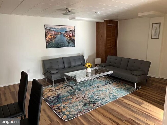 Foto del edificio - 6711 Beddoo St