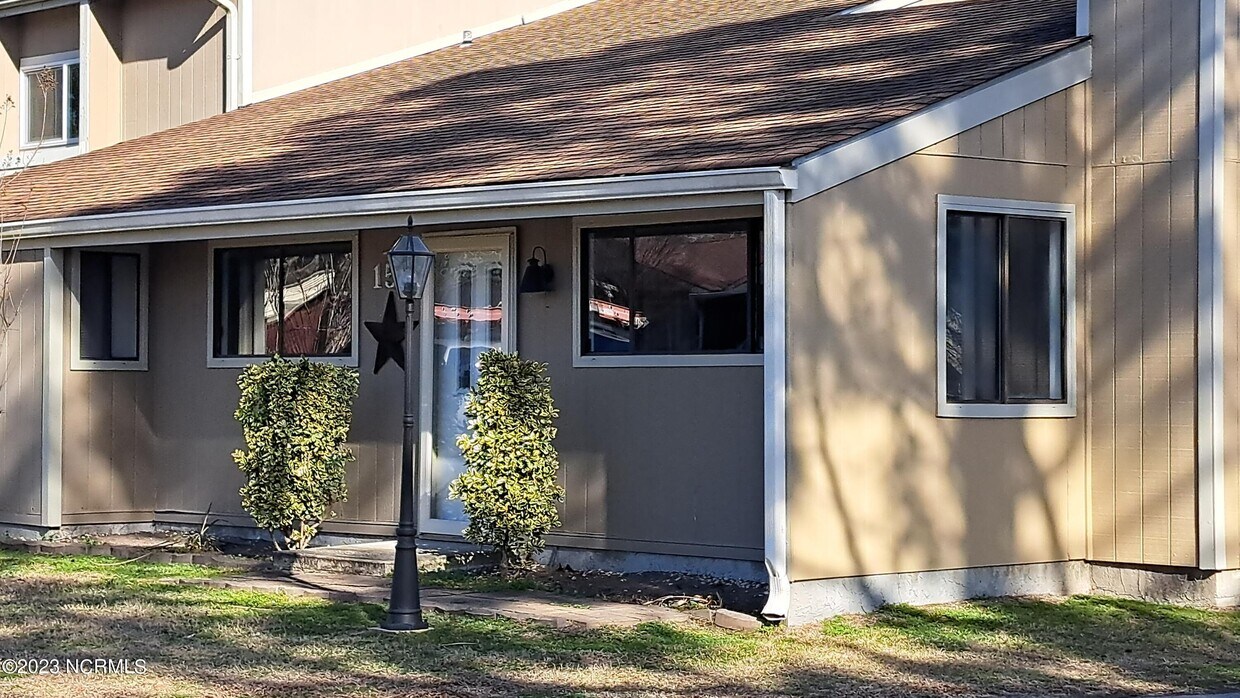 158 Quarterdeck, New Bern, NC 28562 Townhome Rentals in New Bern NC