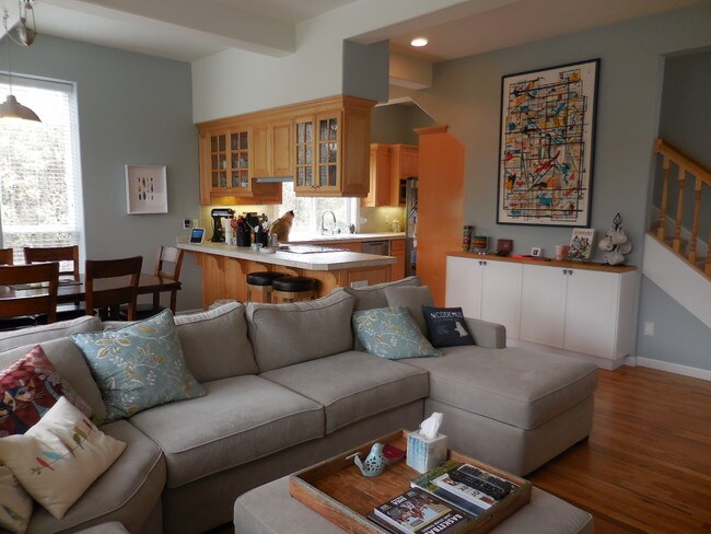 Building Photo - 4903 NW Zinnia Pl