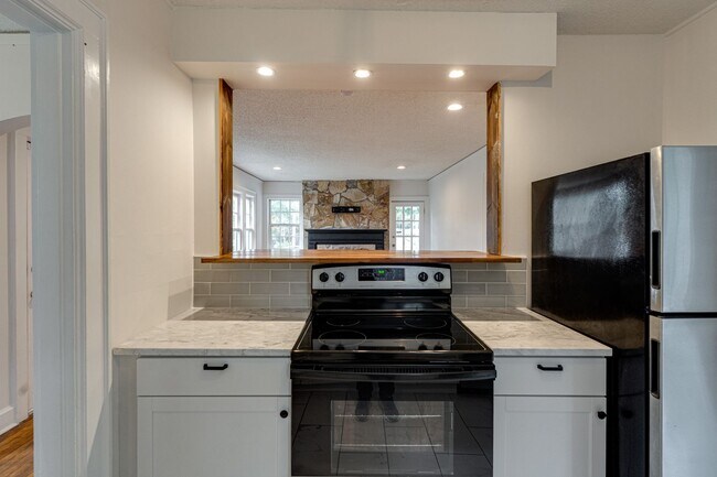 Building Photo - 3 Bedroom 2 Bathroom House For Rent