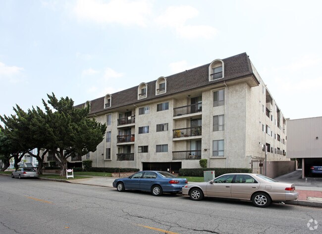 Primary Photo - 570 W Stocker St