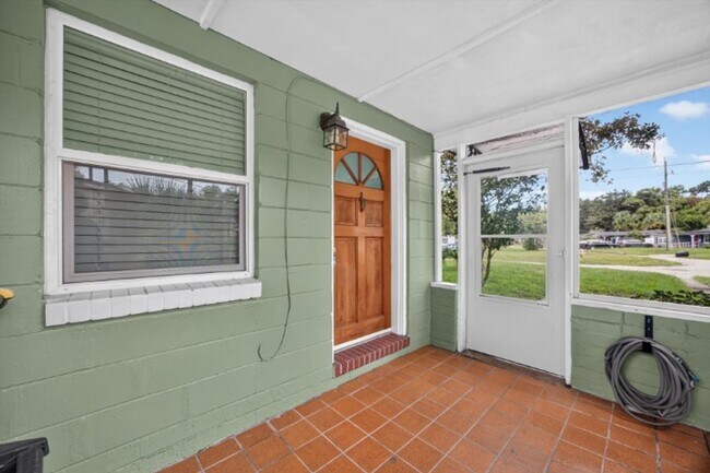 Building Photo - 2256 Inwood Cir S