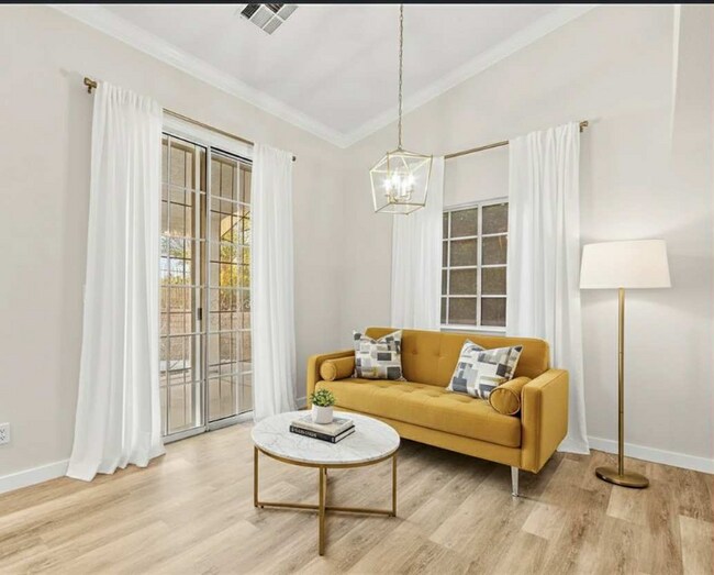 Foto del edificio - 5009 Elm Grove Dr