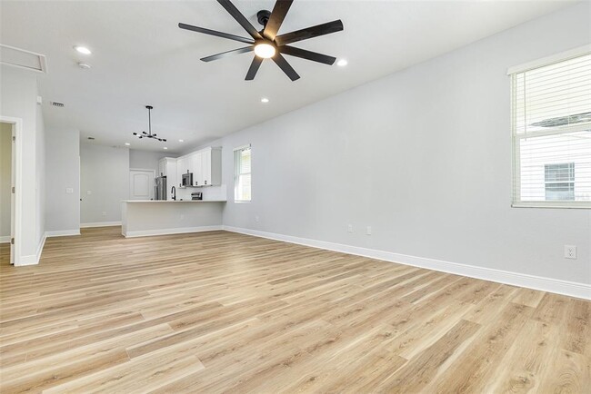 Building Photo - 113 W Elm St