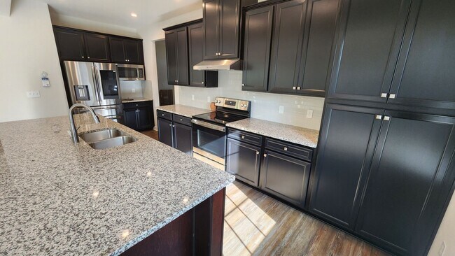 Building Photo - Duncan - Beautiful 4 BR/3 BA Home with Lar...