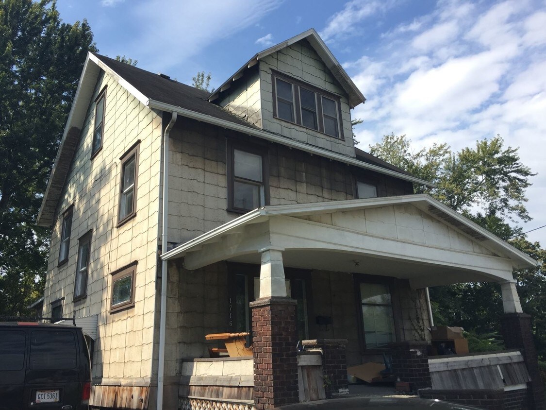 Foto principal - 1716 Tuscarawas St E