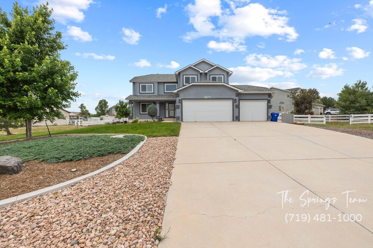 Stunning and HUGE 5BD/3.5BA in Paint Brush... - Stunning and HUGE 5BD/3.5BA in Paint Brush...