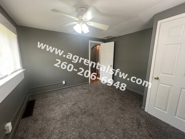 Building Photo - 2 Bedroom House