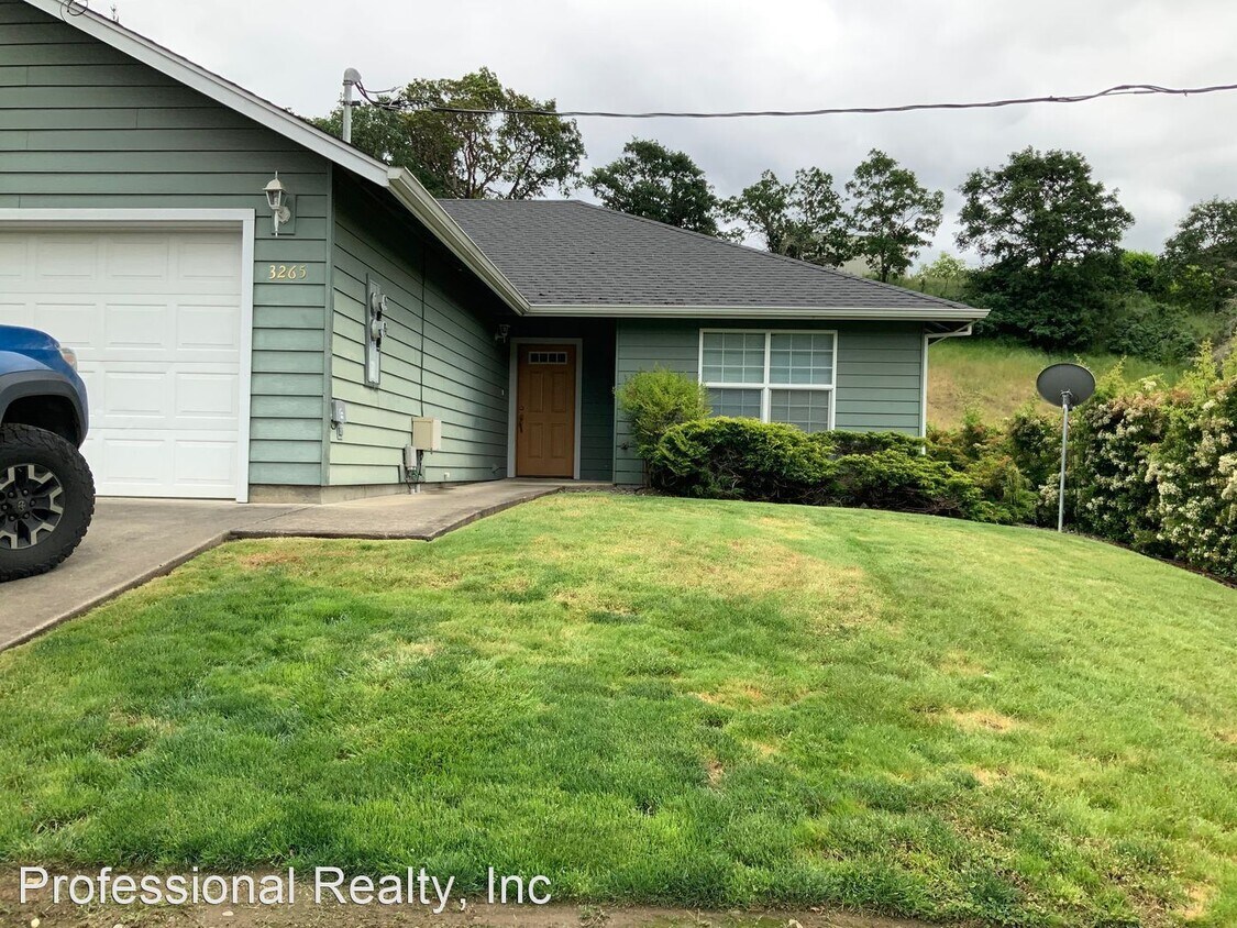 Foto principal - 3265 NE Johnson St