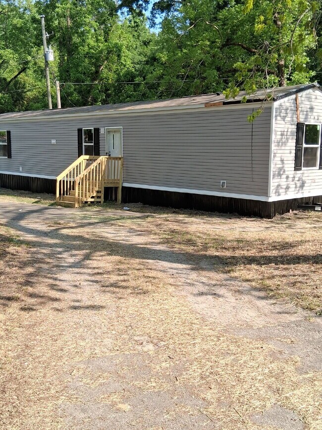Building Photo - ???? RENT-TO-OWN OPPORTUNITY  Fredrick St – Hands On Homes  MHP