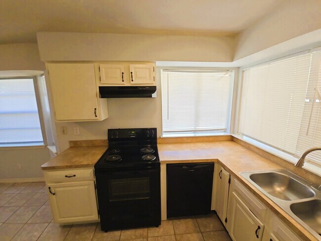 Foto del edificio - 5611 Caldicote St