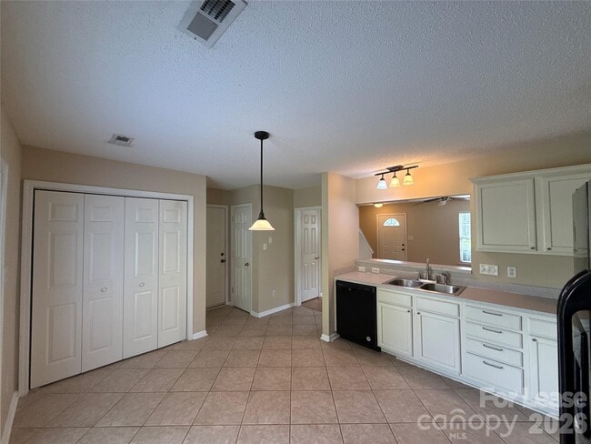 Building Photo - 3402 Southern Ginger Dr