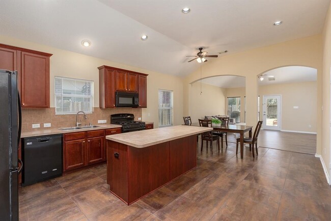 Foto del edificio - 27523 Rebecca Field Ln