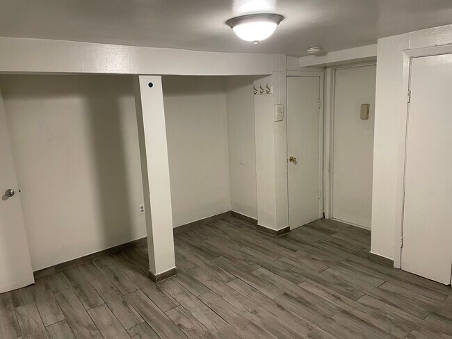 Foto del edificio - 3985 Saxon Ave