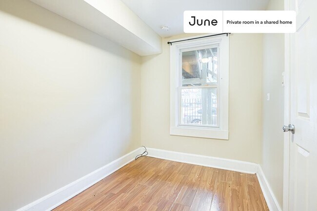 Foto del edificio - Room in Shared 3 bed/1 bath home