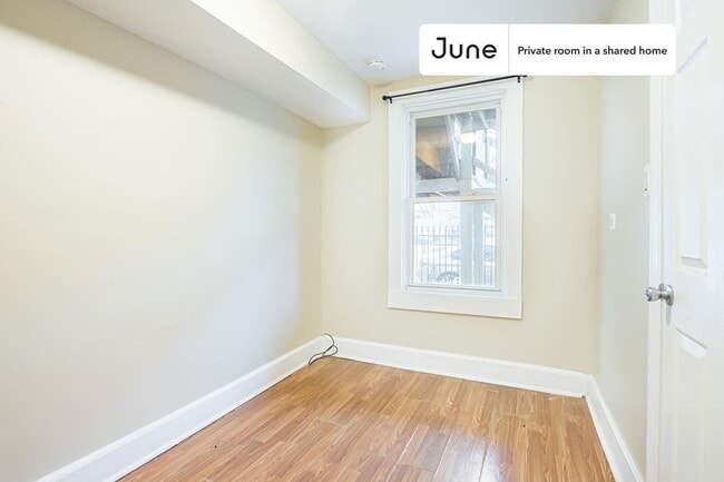 Building Photo - Room in Shared 3 bed/1 bath home