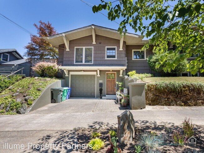 Building Photo - 2 br, 1 bath House - 4105 SE Oak St. Unit B