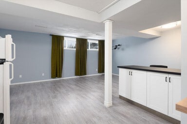 Building Photo - 6106 51 Ave