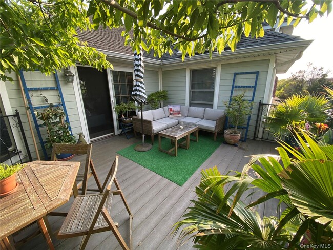 Building Photo - 322 E Beech St