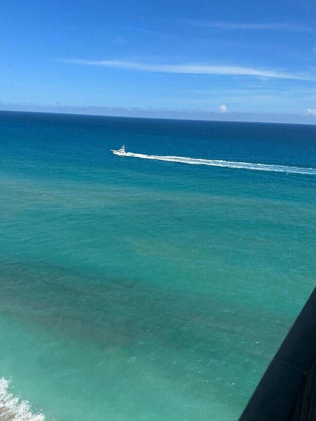 Foto del edificio - 5420 N Ocean Dr